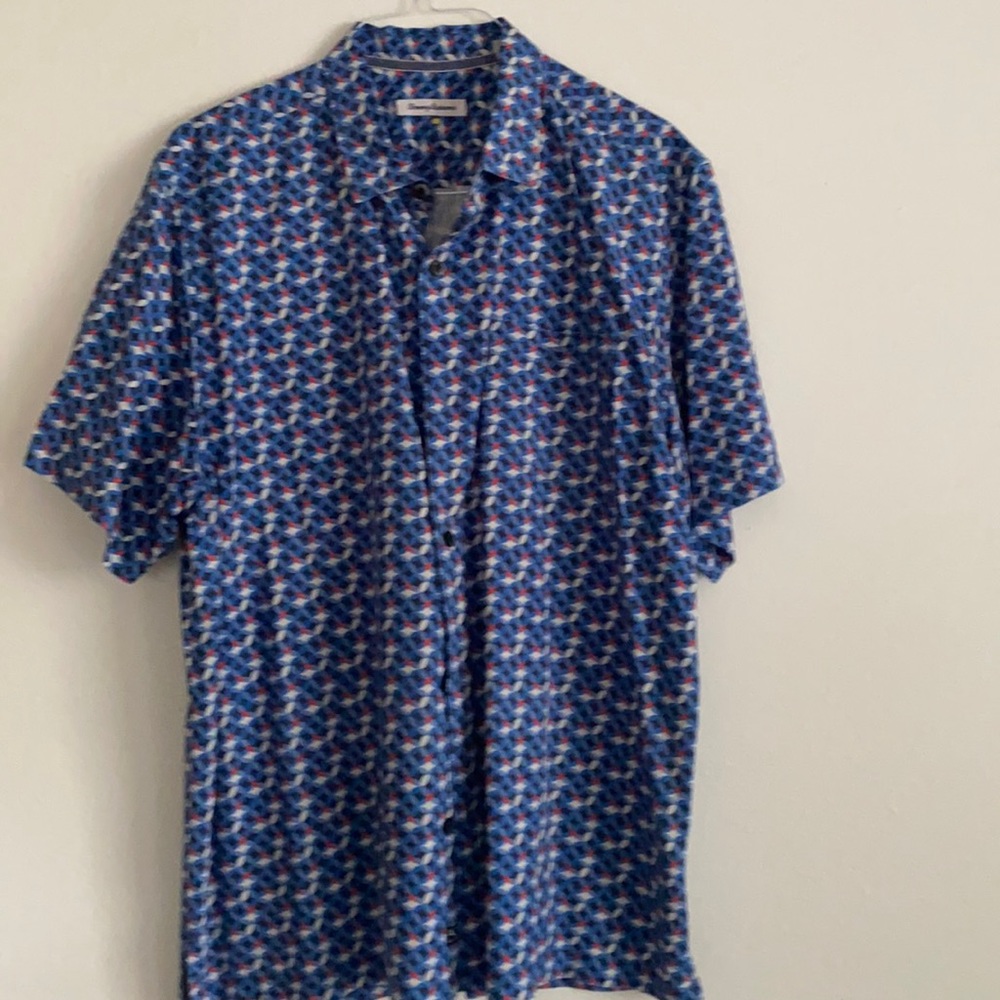 Men’s button down Tommy Bahama camp shirt